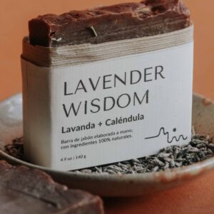 Lavender Wisdom: Jabón artesanal con aceite de lavanda y caléndula